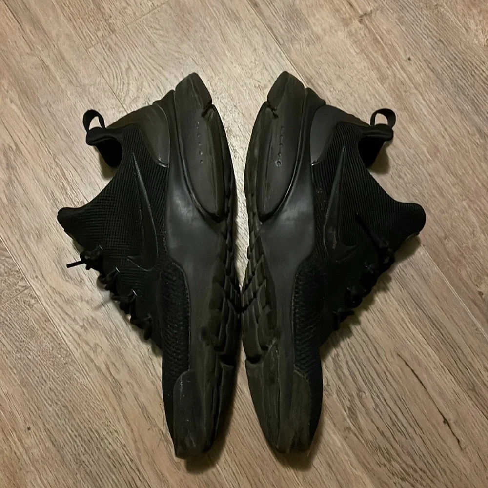 Nike Shoes - Picture 5 of 7